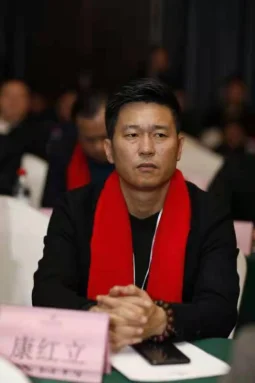 康红立