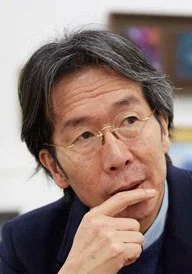 上田义彦
